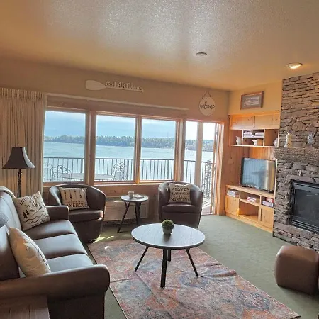 Amazing Lake View King Suite, Kitchen & Pools
